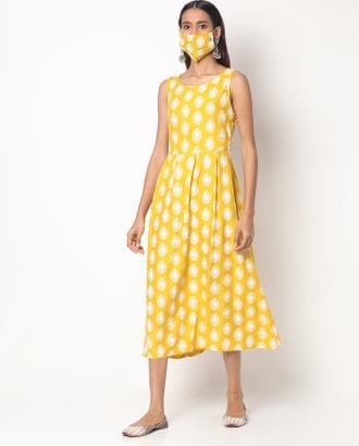 Printed Pleated A-line Dress with Mask