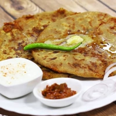 Aloo Paratha With Curd
