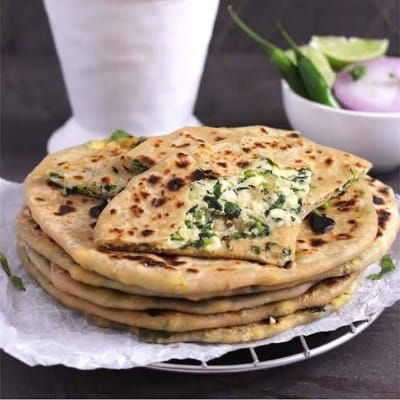 Paneer Paratha With Chutney