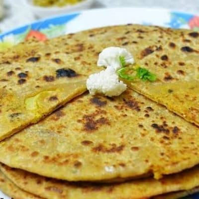 Gobi Paratha With Curd