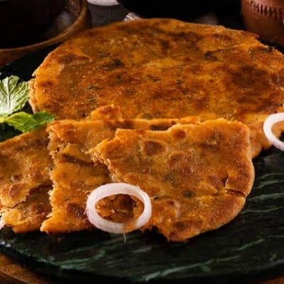 Masala Paratha With Curd