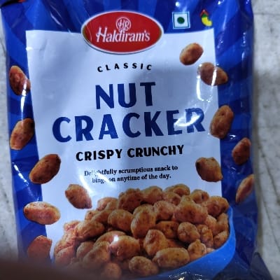 HR NUT CRACKER