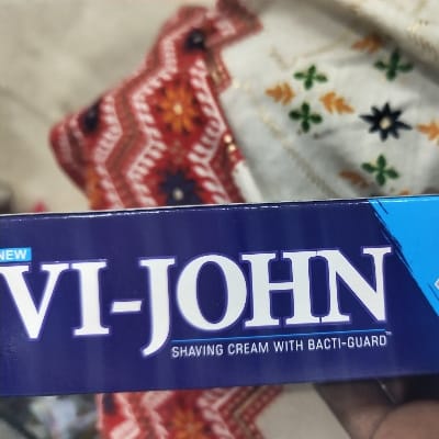 VI JOHN SHAVINGCREAM