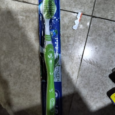 ORAL-B BRUSH