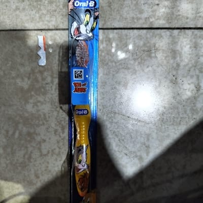 ORAL-B BRUSH