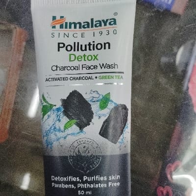 Himalaya pollution detox charcoal face wash