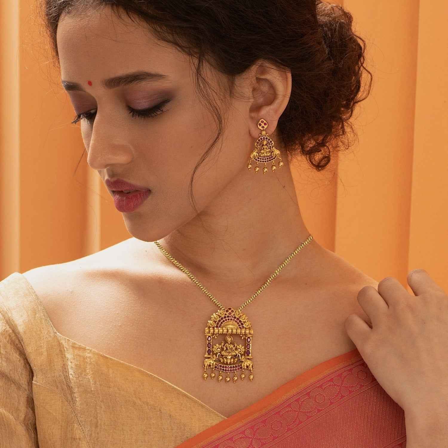 Gold Pendant Set