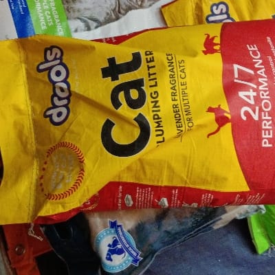Drools cat litter
