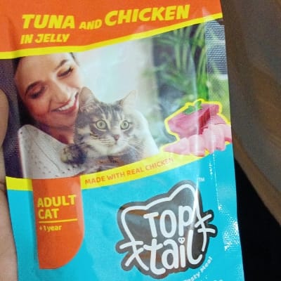 Top tail gravy tuna& chicken