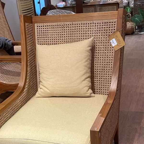 LOUNGE CHAIR -YANAY