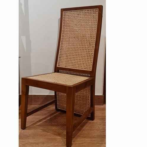 LOUNGE CHAIR -MENYIA