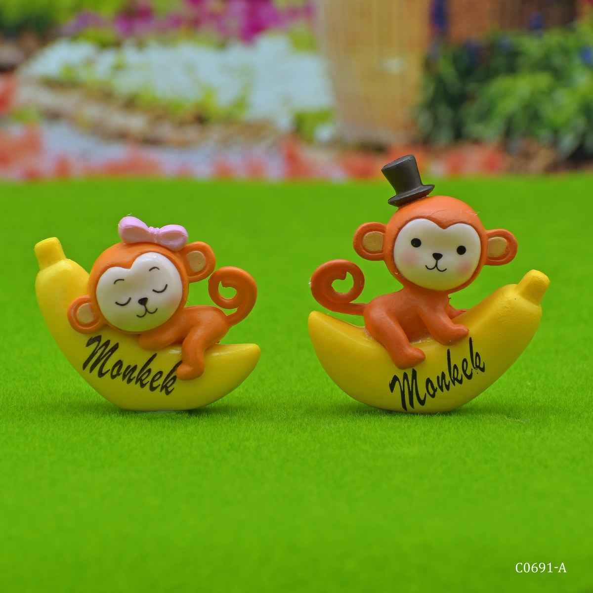 Miniature Model Monkey With Banana Pack of 2Pcs, Size: 1.5x6x0.5 Cm (C0691-3/4) C0691-A