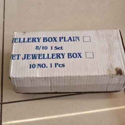 S.S. JWELLERY BOXS WELVET 8 NUM.