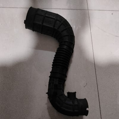 13881M74L50 SWIFT HOSH AIR CLENER OUTLET 