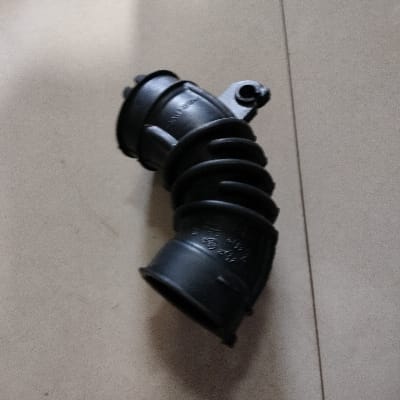 13881M68P00 SWIFT HOSH AIR CLENER OUTLET 
