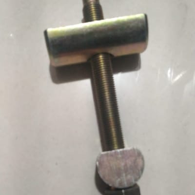 TAVERA CENTER BOLT 