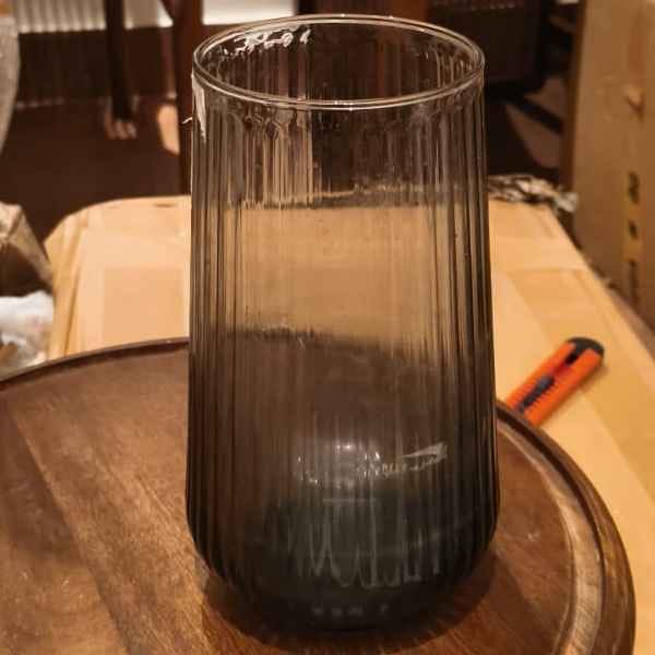 GLASS FLOWER VASE