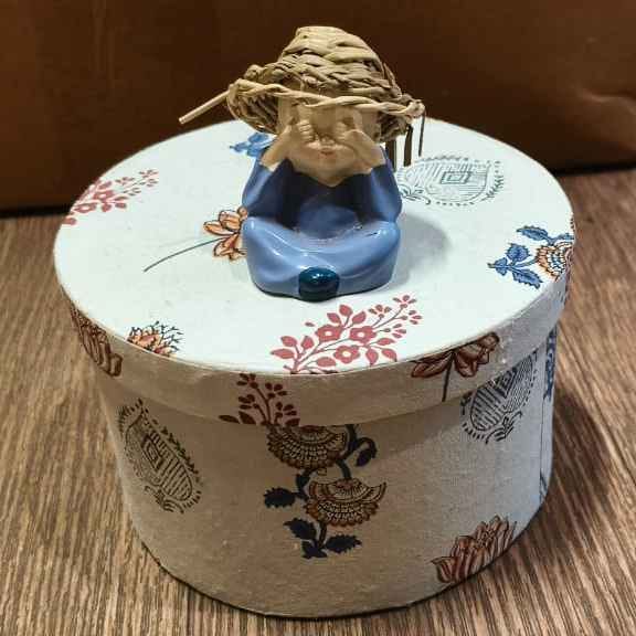 GIFT BOX