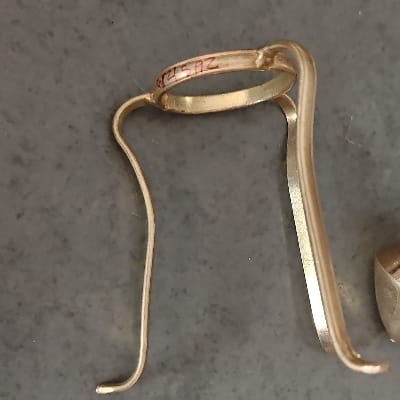 BRASS SHIVLING STAND 0 NUM.