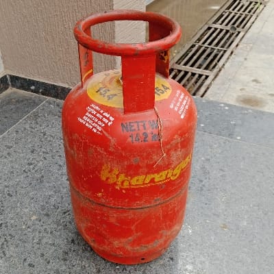Bharat Gas botal