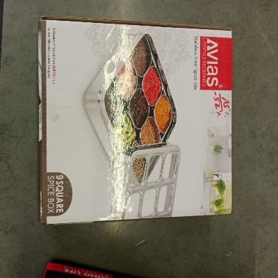 AVIAS LIFESTYLE REDEFINED STAINLESS STEEL 9.SQUARE SPICE BOX DESIGN AI.21002(1.s.s.container+see thru lid+9.cups) ........1 pis