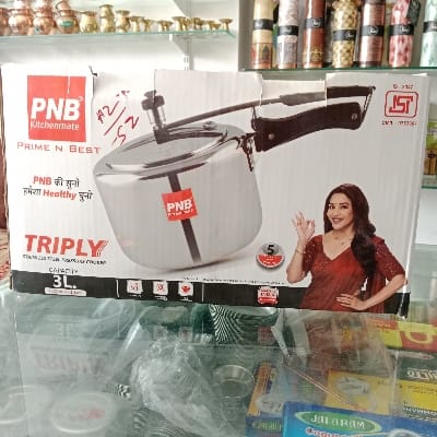 PNB KITCHEN MATE PRIME N BEST TRIPLY STAINLESS steel PRESSURE COOKER INNER CAPACITY 3.L .1.Pis