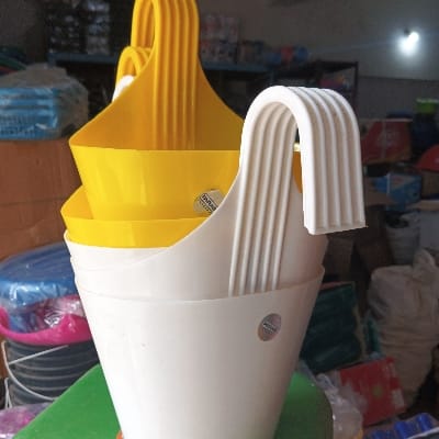 Hook planter paras