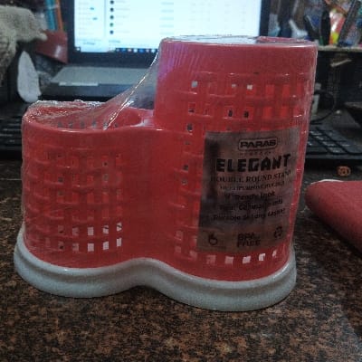 Elegant brush stand