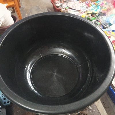 Black tub